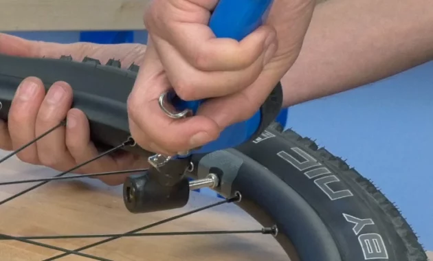 How To Remove A Tubeless Tire